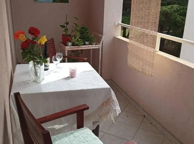 Sand Beach Apartment *